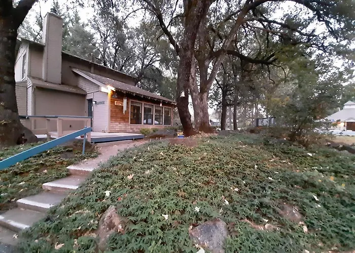 Alta Sierra Village Inn